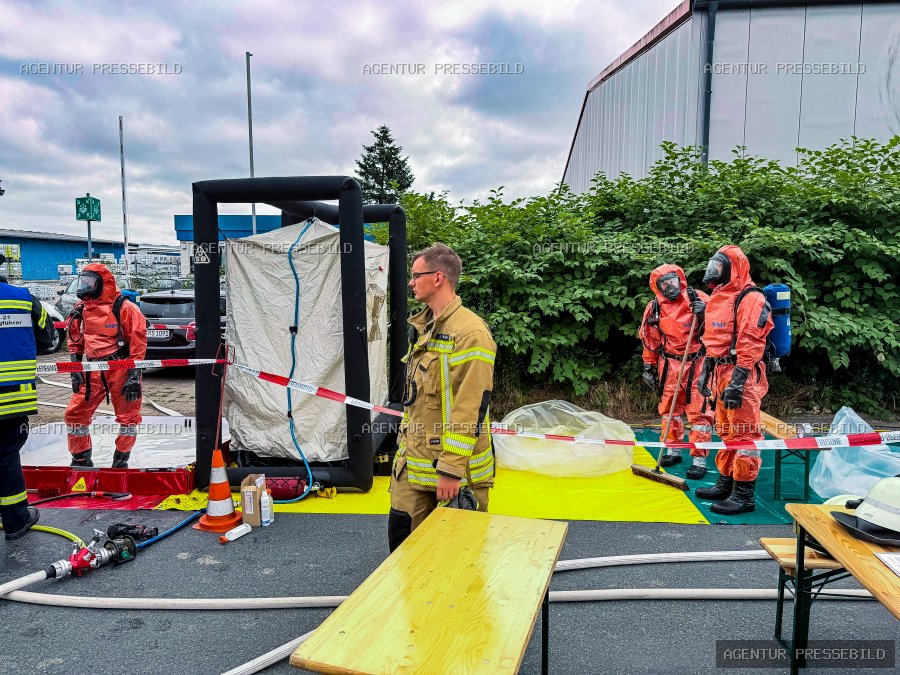 Schwefelsäure ausgetreten – Großaufgebot bei Gefahrguteinsatz in Harsum